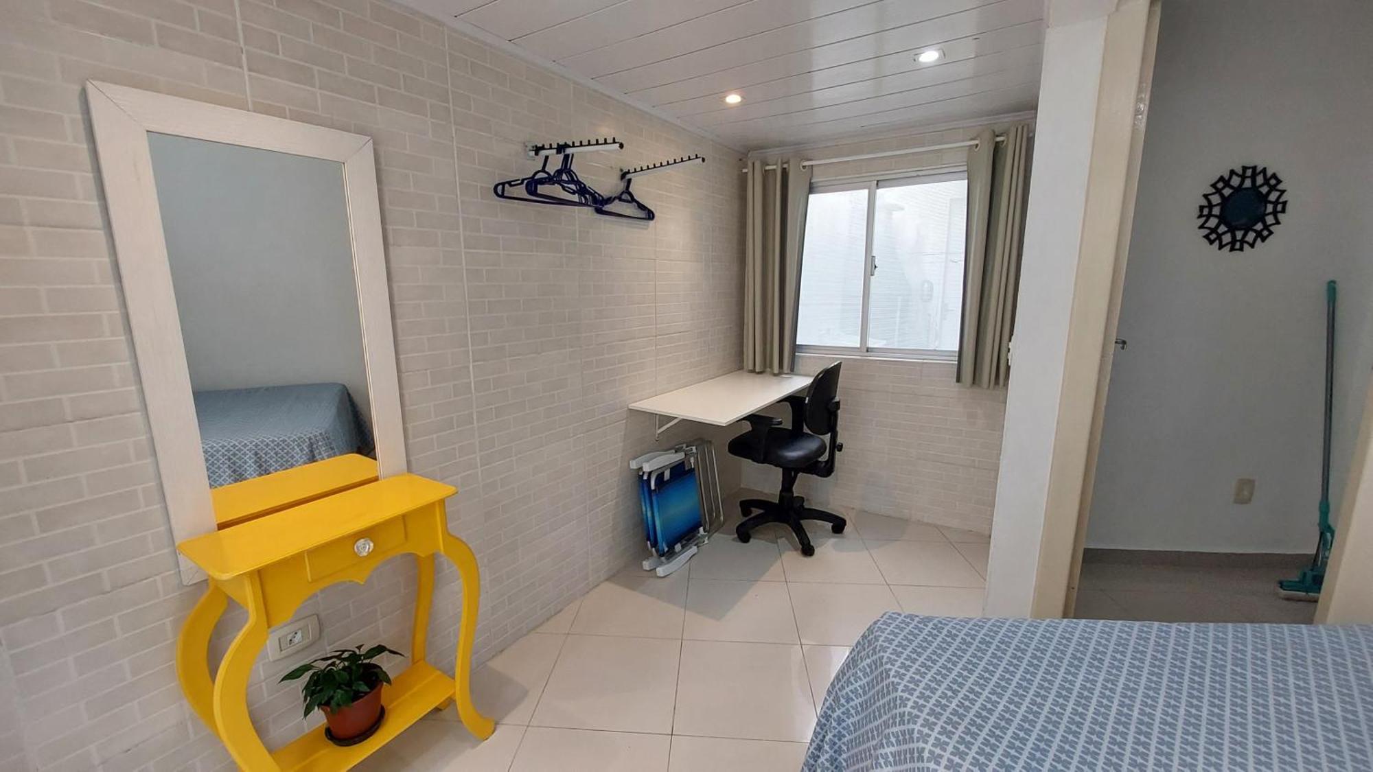 Apto 2 Quartos Com Ar A 200m Da