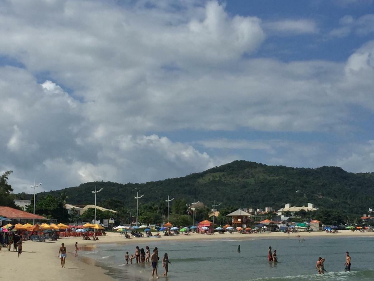 Apto 2 Quartos Com Ar A 200m Da *